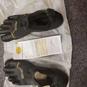 New Vibram Women’s Signa Size 41 EU